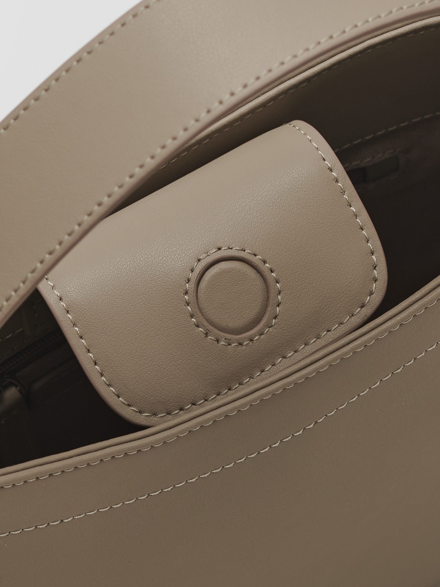 【ROH SEOUL】CURLY TOTE BAG TAUPE Designer fashion, Seoul-fully created | W Concept