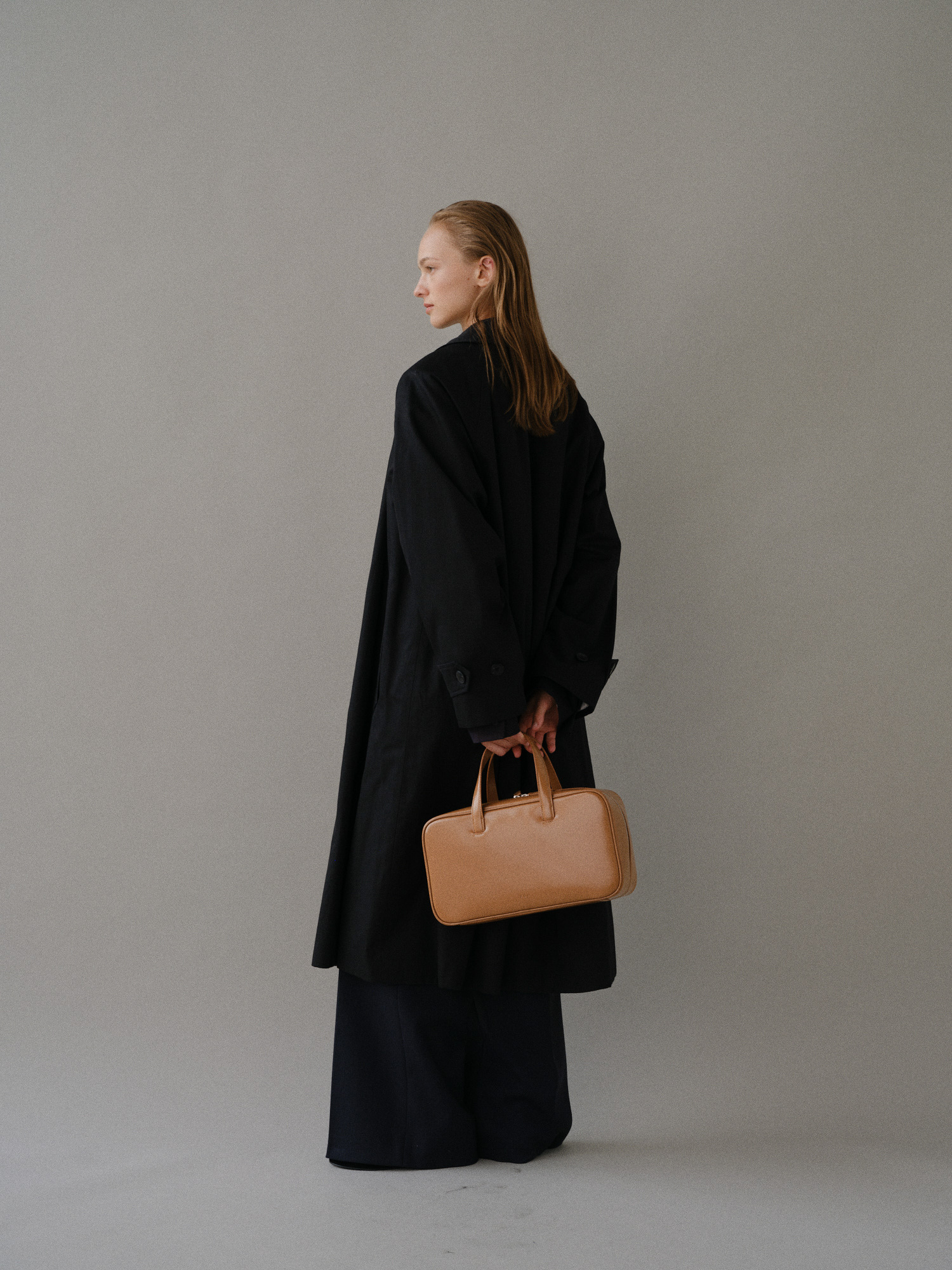 ROH SEOUL STORE - Large Tin square tote bag Glossy black