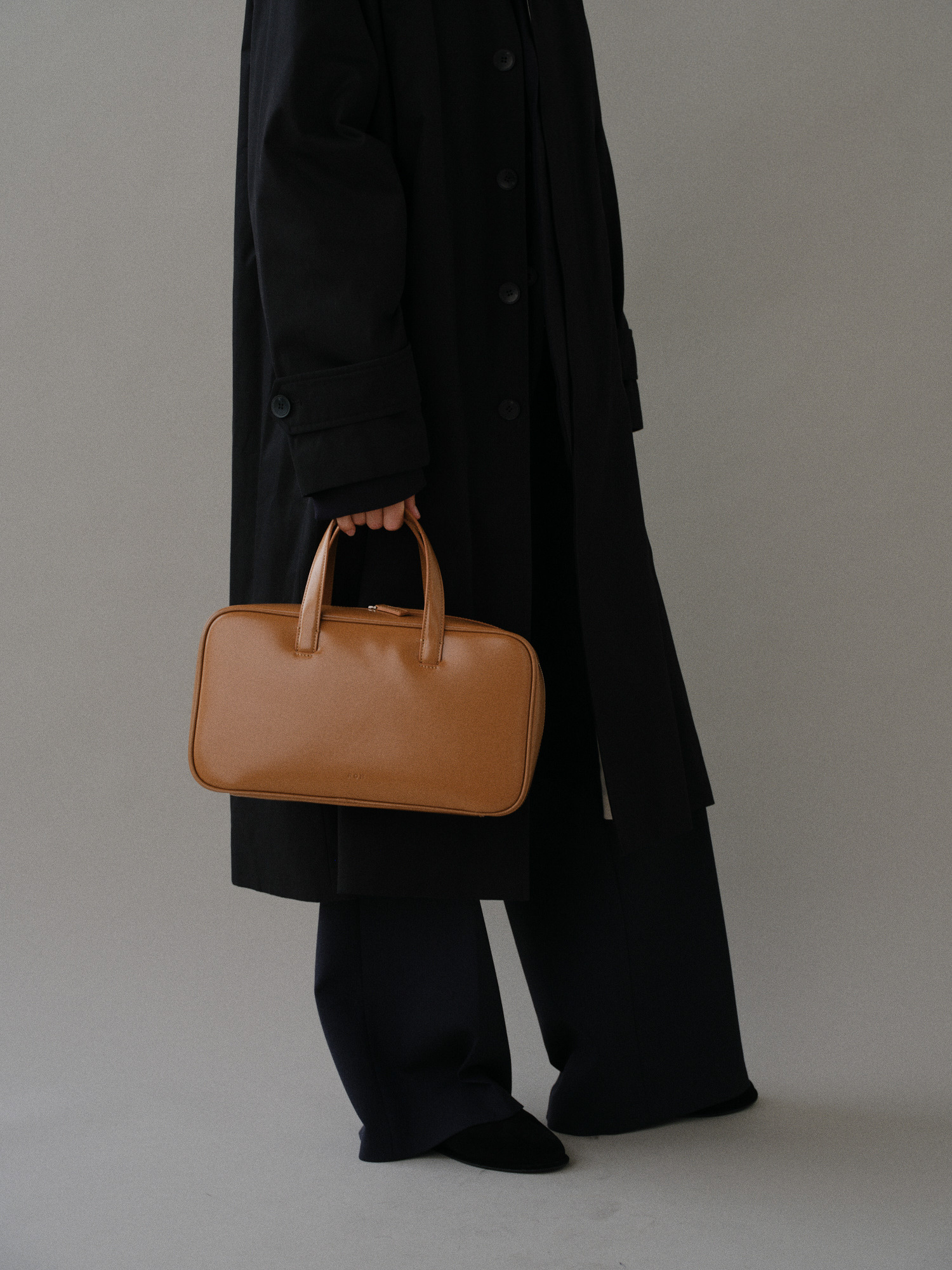 ROH SEOUL STORE - Large Tin square tote bag Glossy black