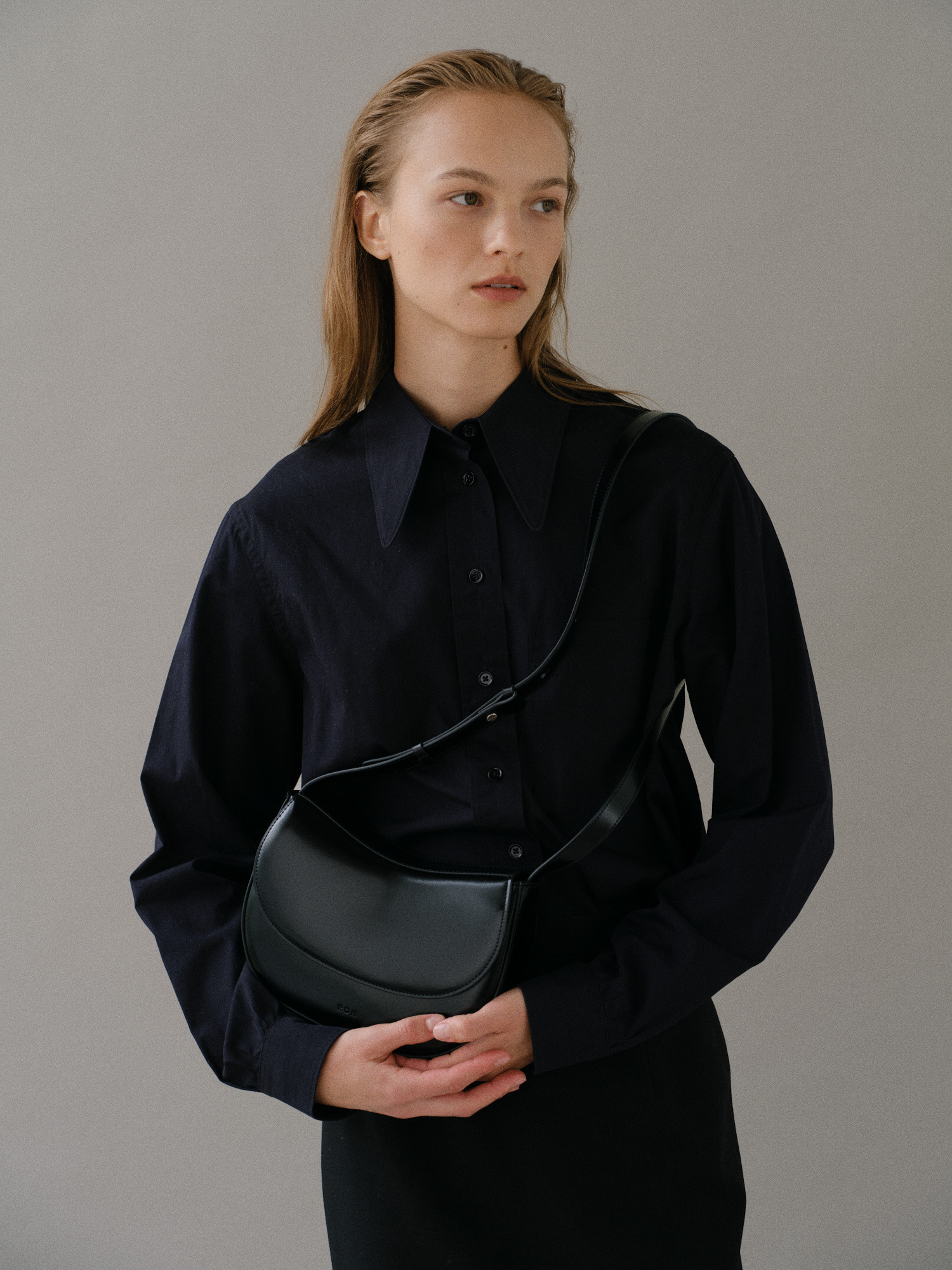 韓国話題★ROH SEOUL★Mini Peanut bag ミニショルダーバッグ黒 □ ROH SEOUL □ Mini Peanut bag Glossy black RLL24F86XBK