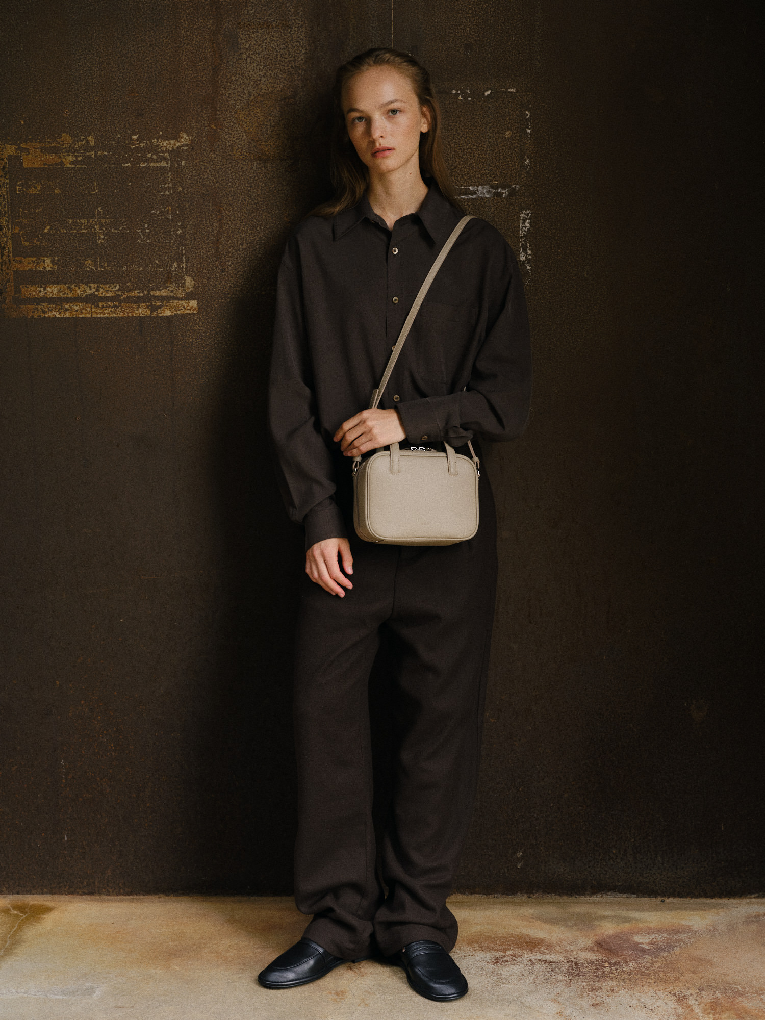 [ROH SEOUL]◆大人気◆Tin square mini tote bag◆追跡可◆ Mini Tin square tote bag Suede