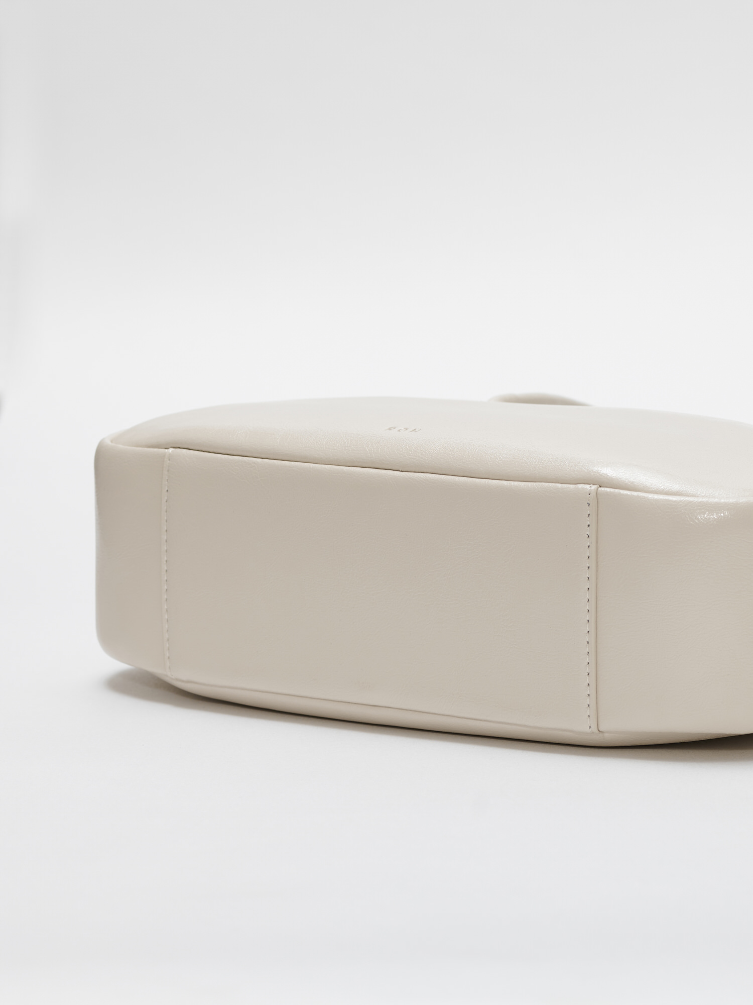 ROH SEOUL STORE - Medium Pebble shoulder bag Wrinkled ivory