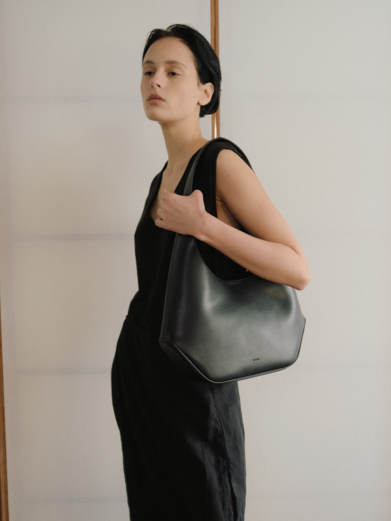 ROH SEOUL STORE - Arc hobo bag Black - ROH SEOUL