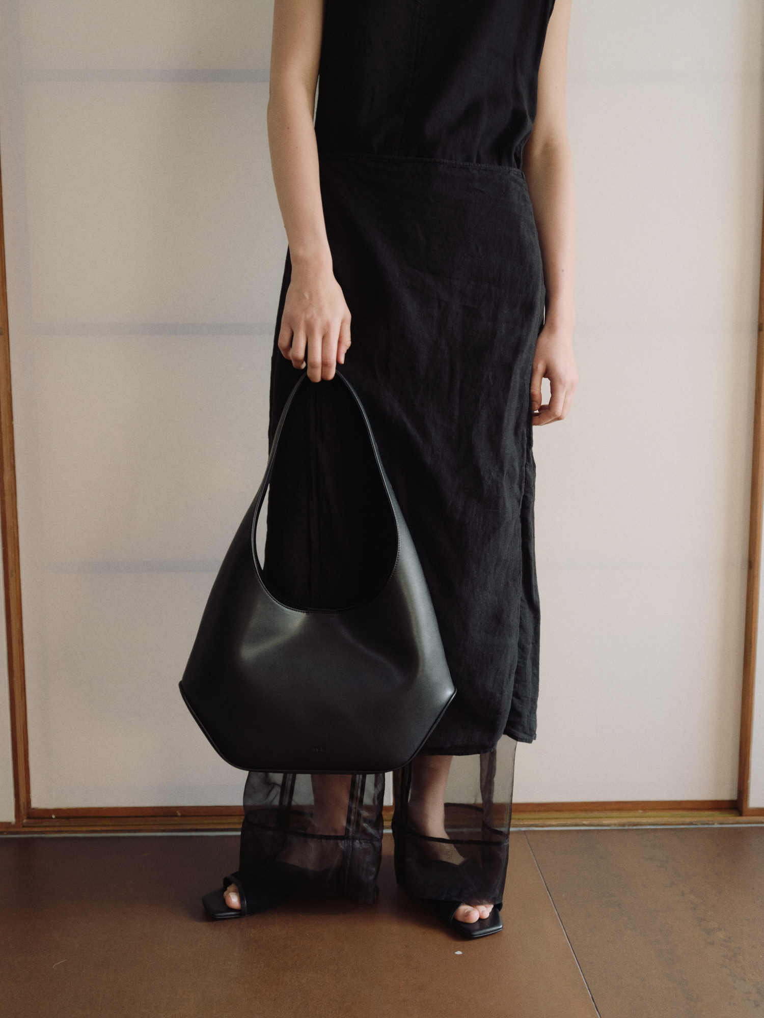 【ROH SEOUL】 ARC HOBO BAG ROH SEOUL STORE - Arc hobo bag Black - ROH SEOUL