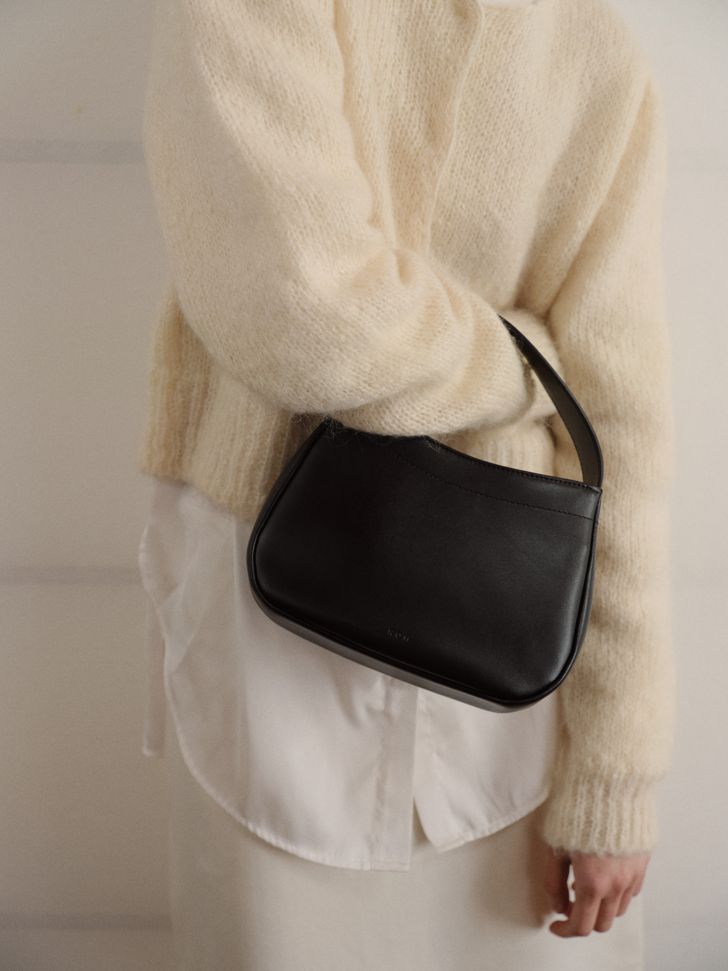◆ROH SEOUL◆ Curly tote bag Black RLL23FC8SBK Designer fashion, Seoul-fully created | W Concept