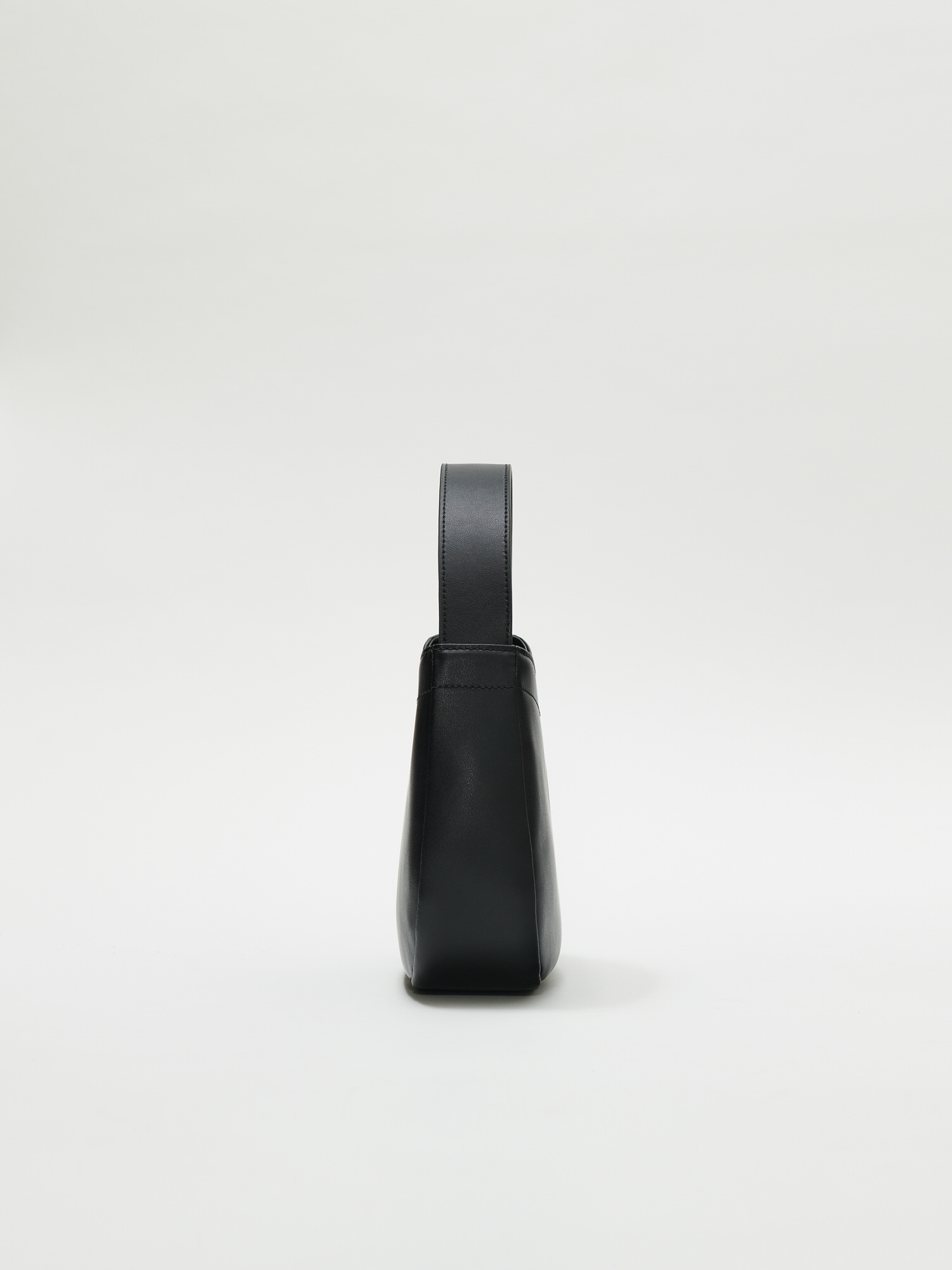 【ROH SEOUL】CURLY TOTE BAG BLACK Designer fashion, Seoul-fully created | W Concept