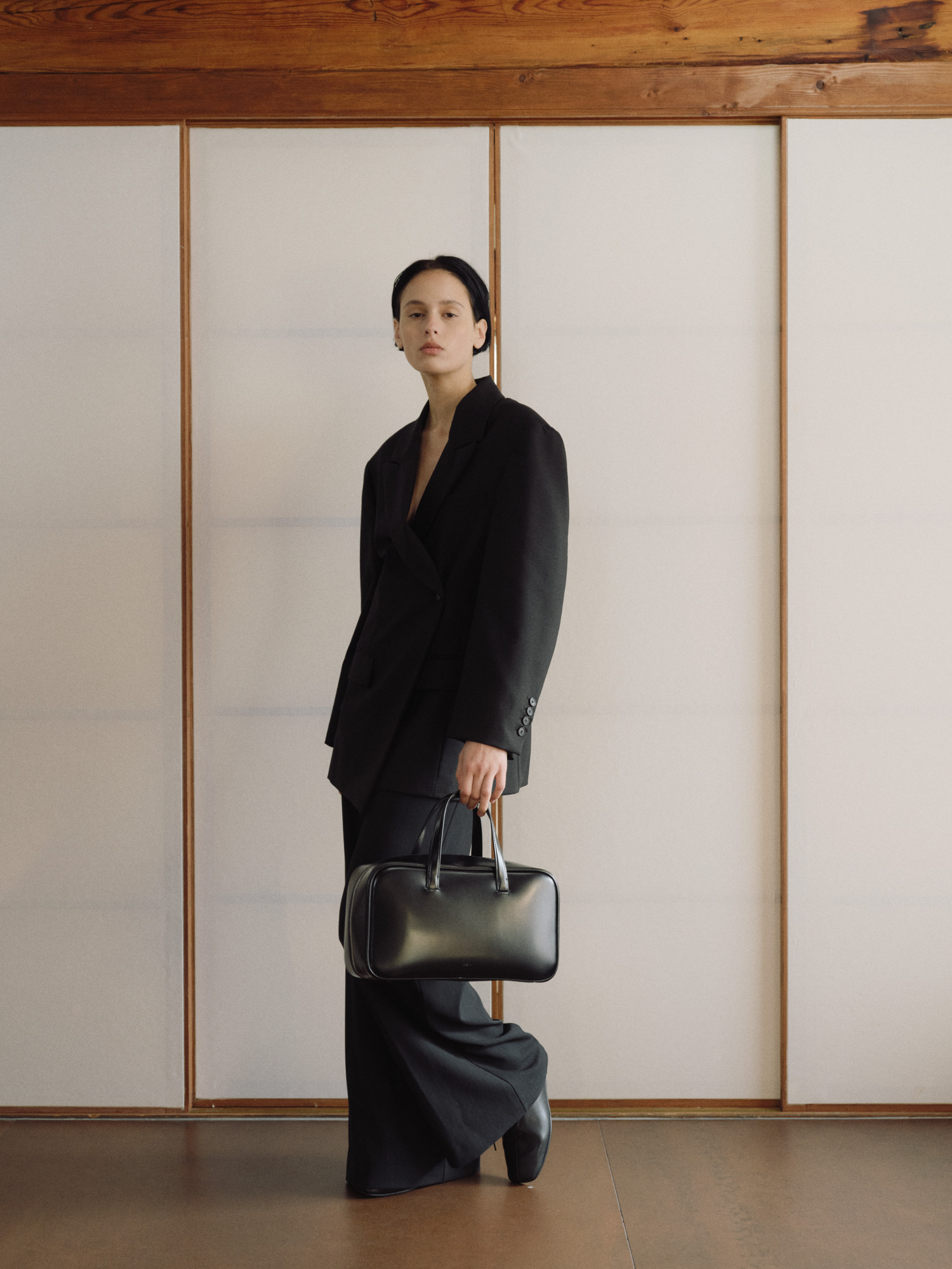 世界を買える 海外ブランド ROH SEOUL STORE - Large Tin square tote bag Glossy black バッグ