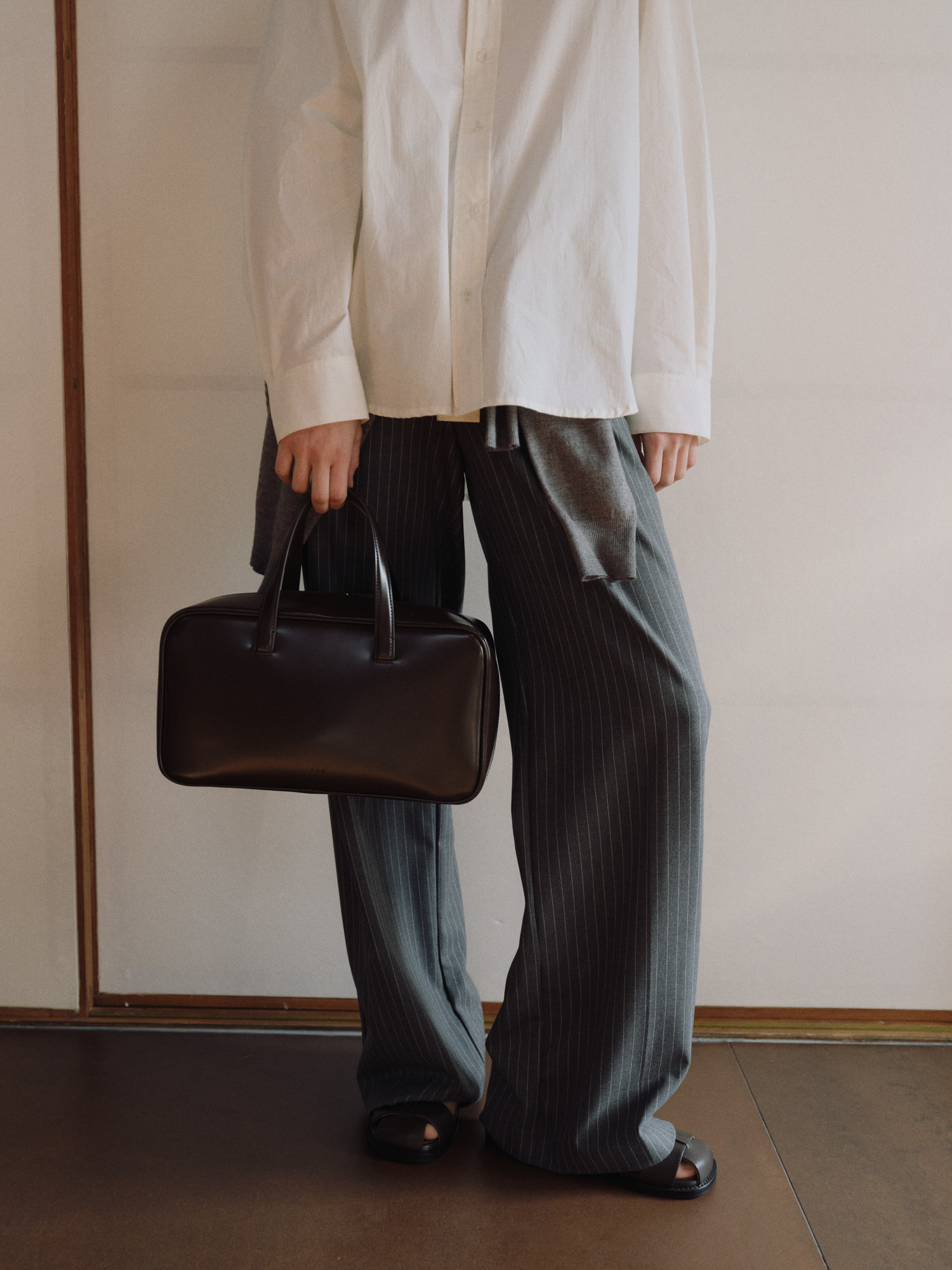 ★ROH SEOUL★ Tin square tote bag Glossy brownie brown RLL23 ROH SEOUL STORE - Large Tin square tote bag Glossy brownie