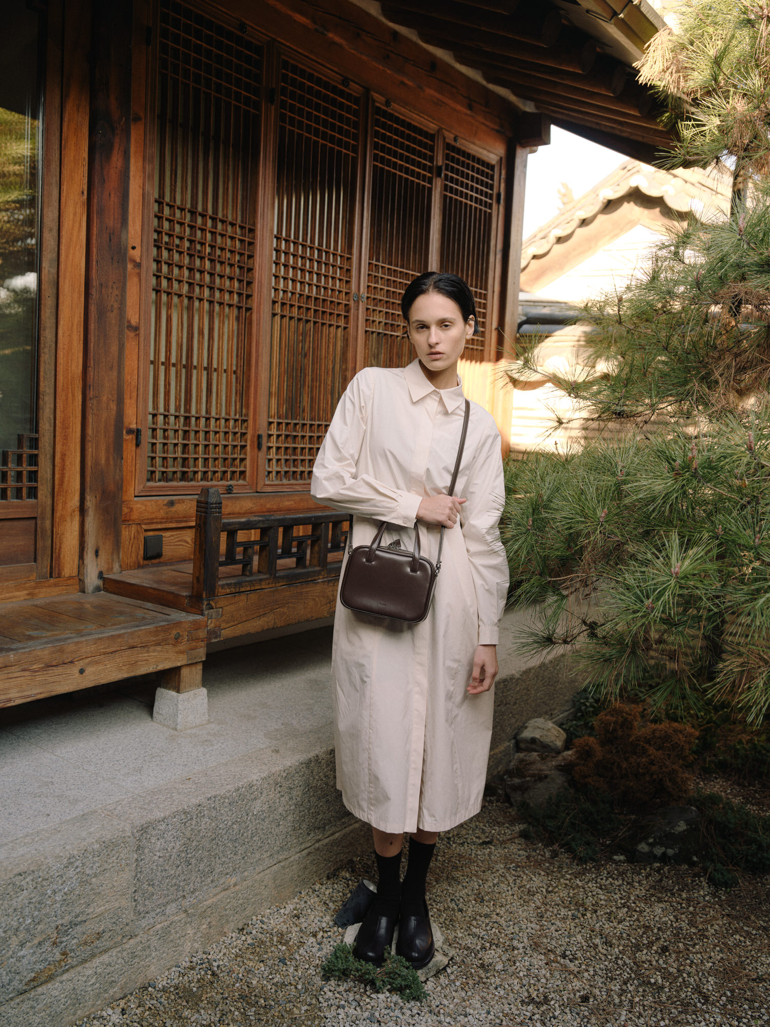 ROH SEOUL STORE - Mini Tin square tote bag Glossy brownie