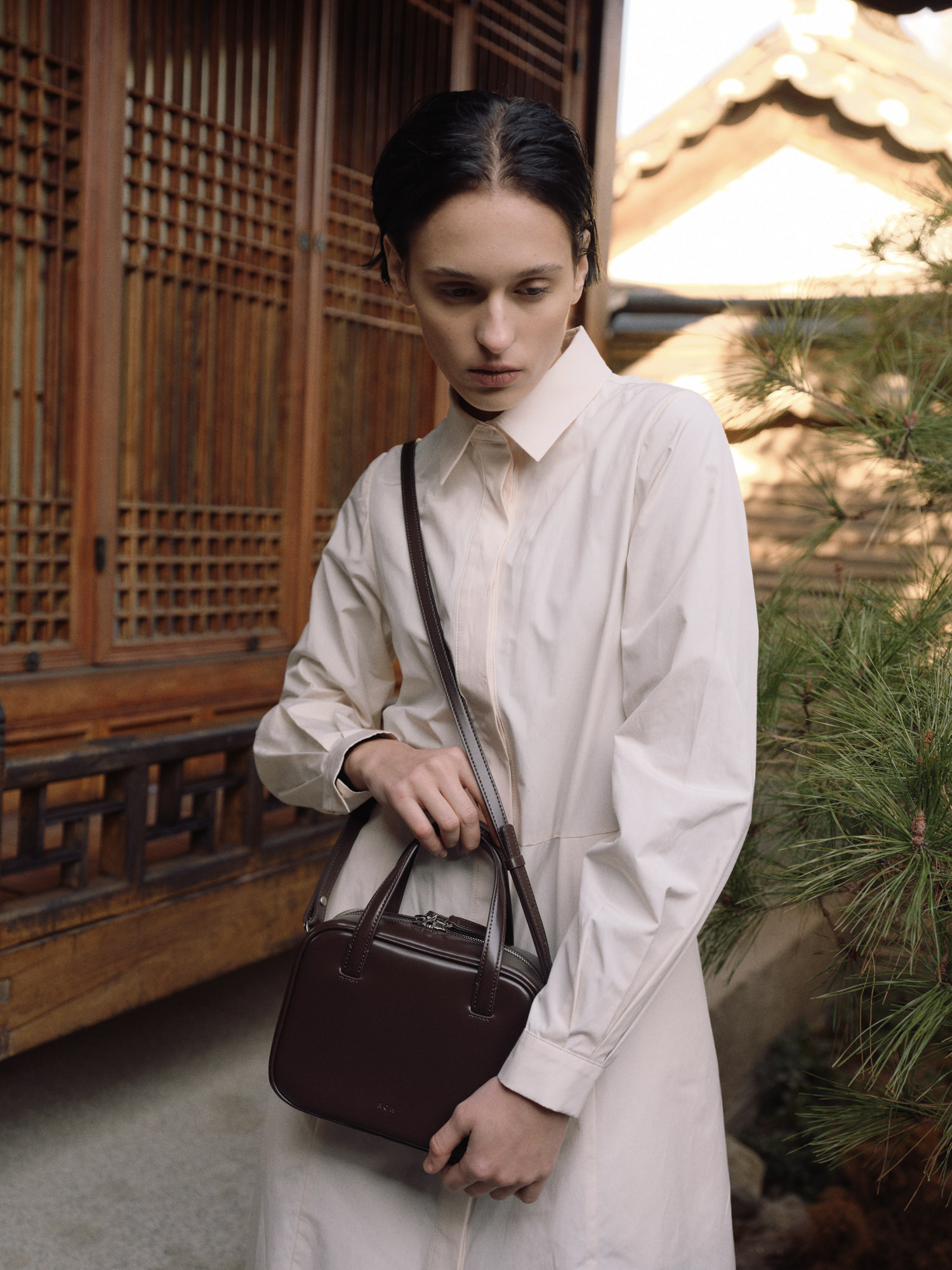 ROH SEOUL STORE - Mini Tin square tote bag Glossy brownie