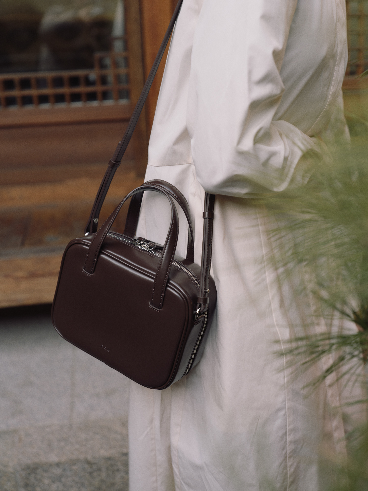 ROH SEOUL STORE - Mini Tin square tote bag Glossy brownie