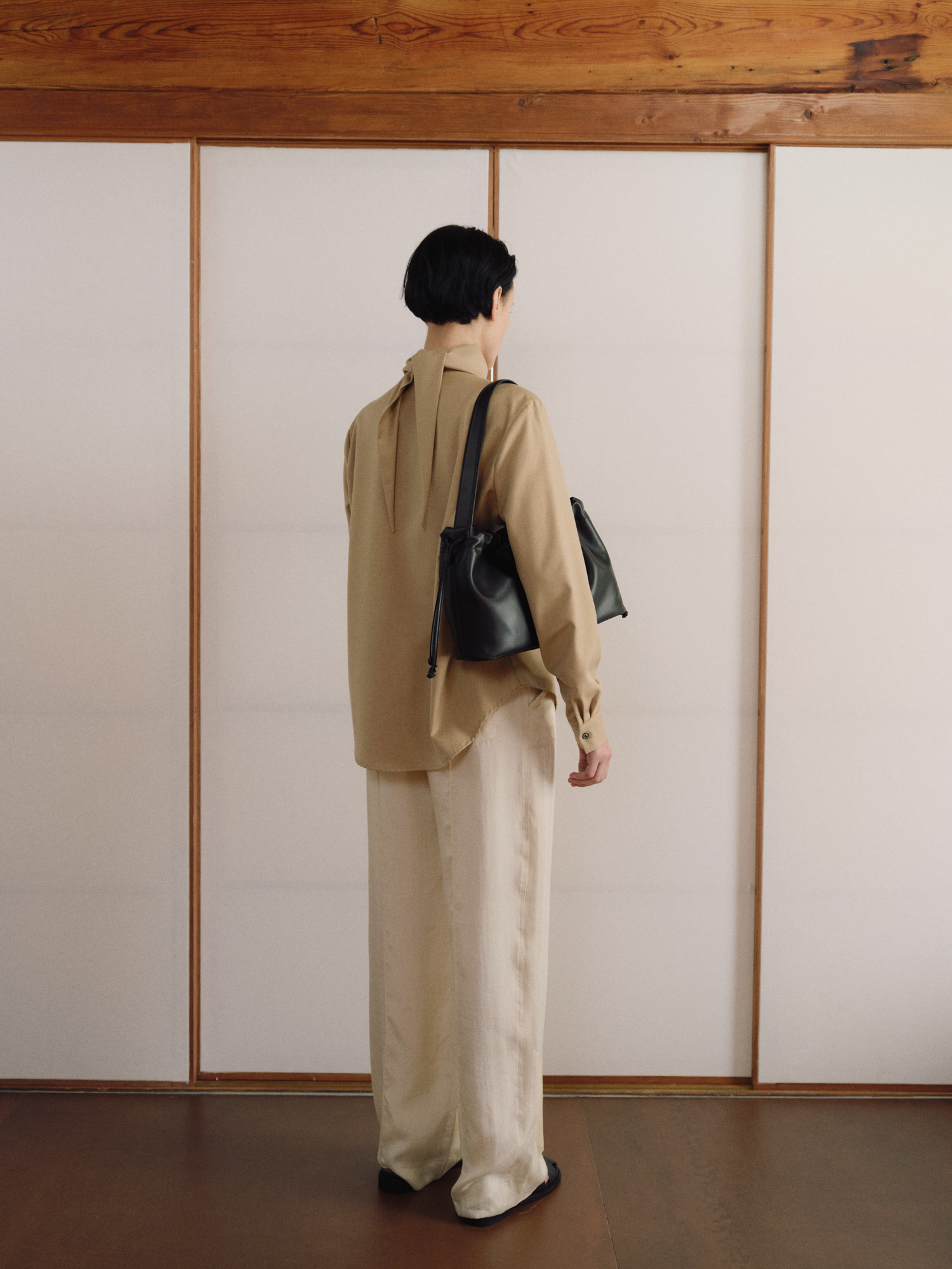 ROH SEOUL STORE - Ripple shoulder bag Black - ROH SEOUL ROH SEOUL STORE - Ripple shoulder bag Black - ROH SEOUL