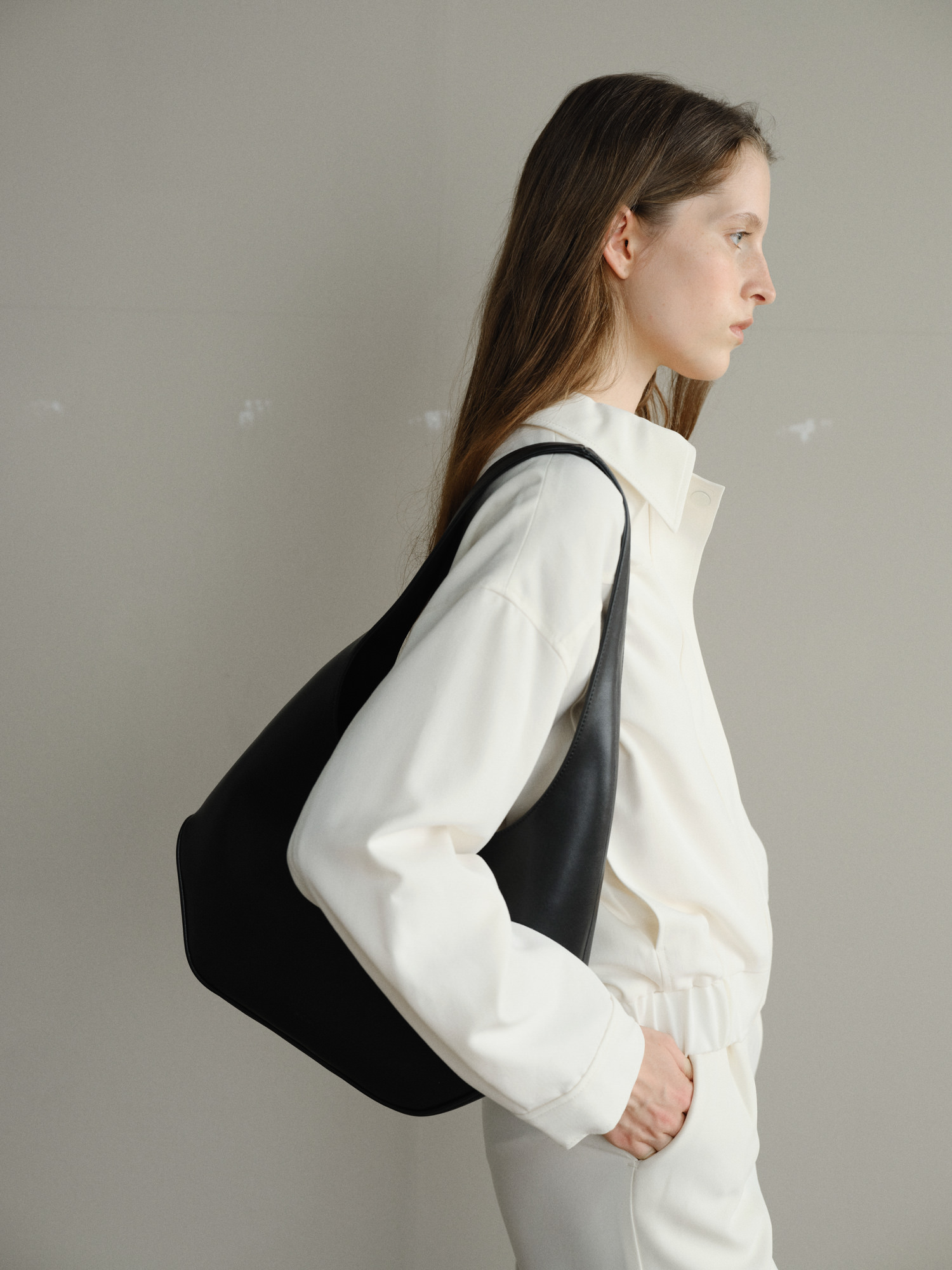 ROH SEOUL STORE - Arc hobo bag Black - ROH SEOUL ROH SEOUL STORE - Arc hobo bag Black - ROH SEOUL