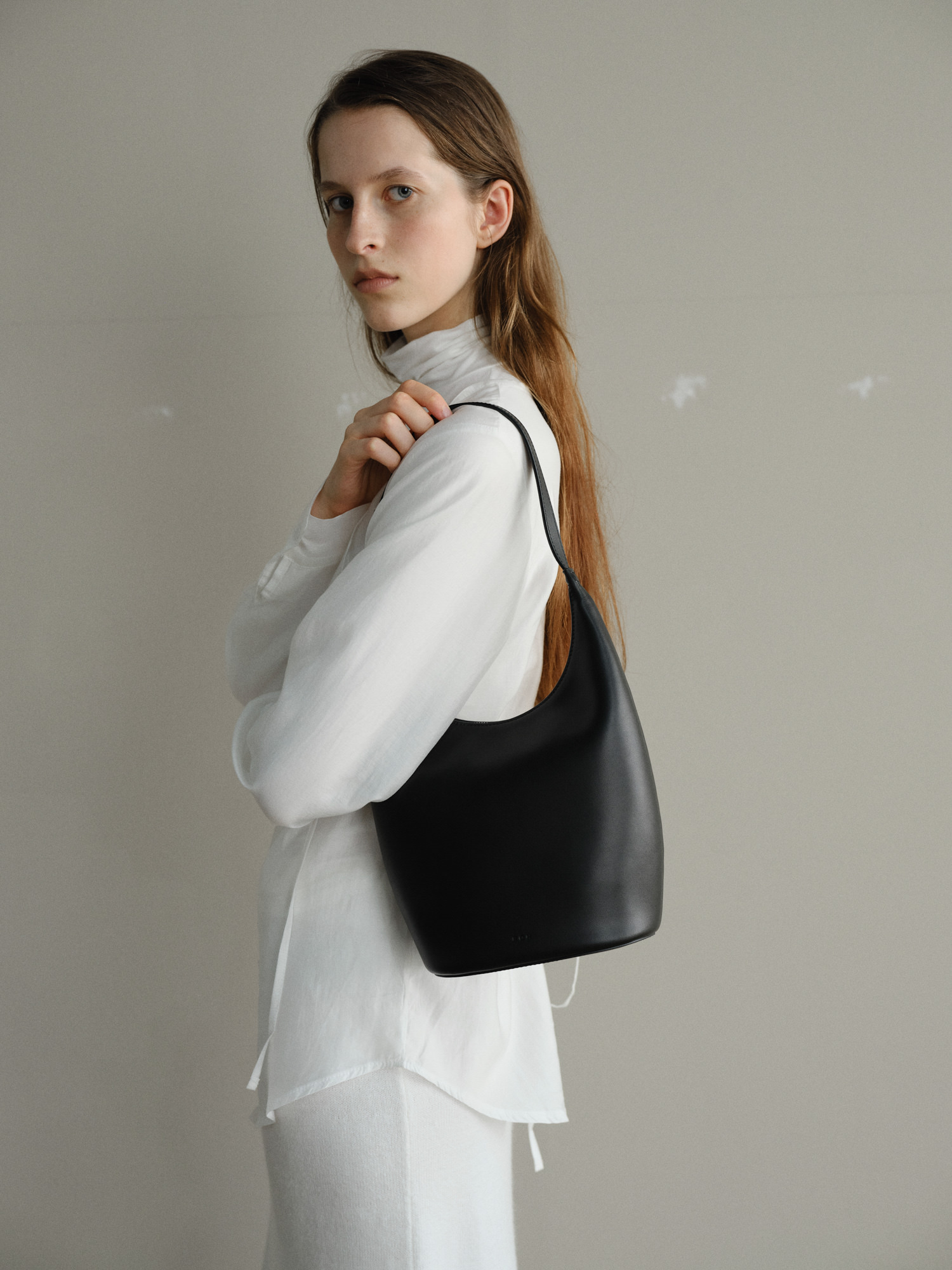 ROH SEOUL STORE - Medium Around hobo bag Black - ROH SEOUL ROH SEOUL STORE - Medium Around hobo bag Black - ROH SEOUL