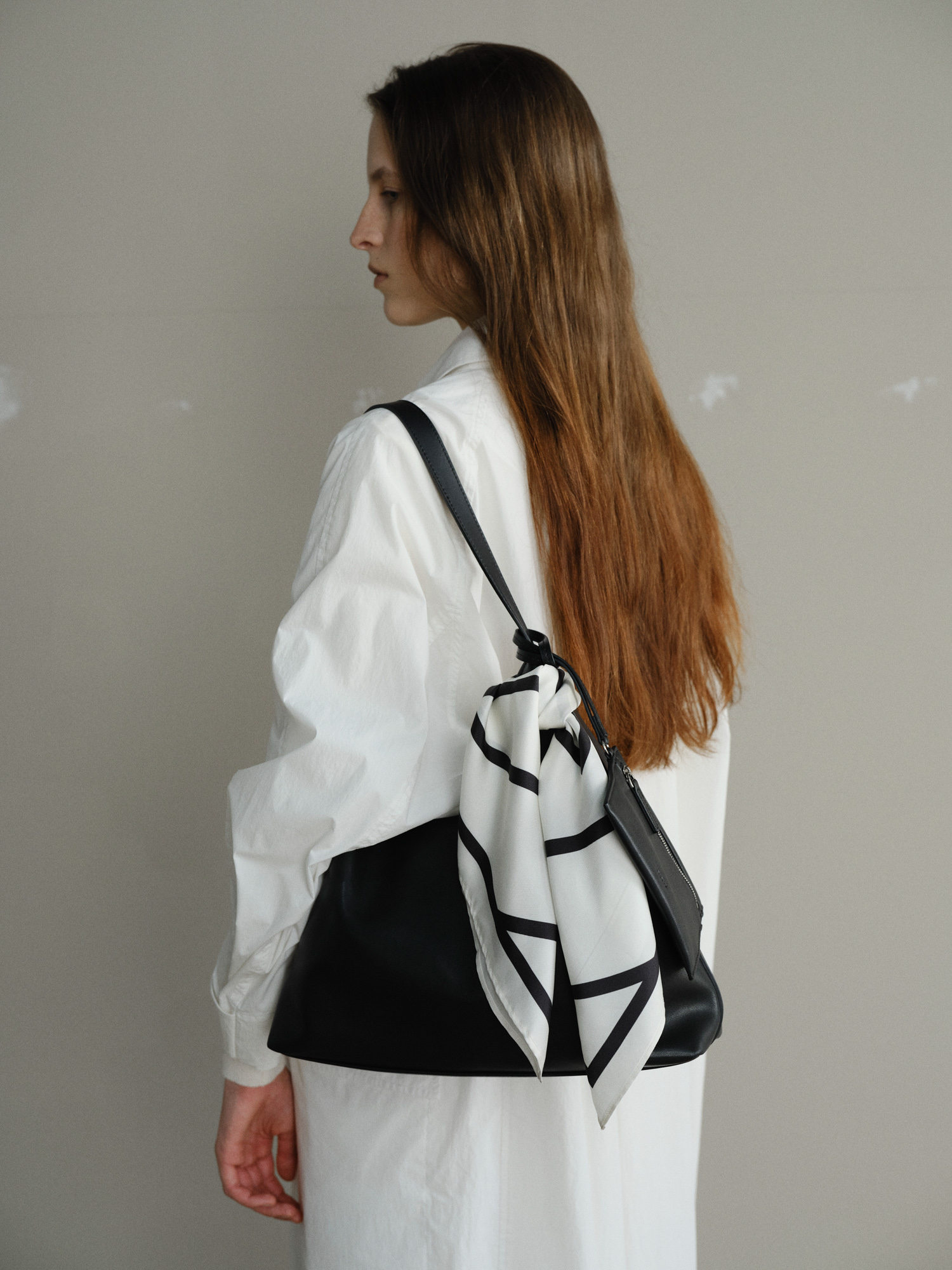 ROH SEOUL STORE - Pulpy hobo bag Black - ROH SEOUL