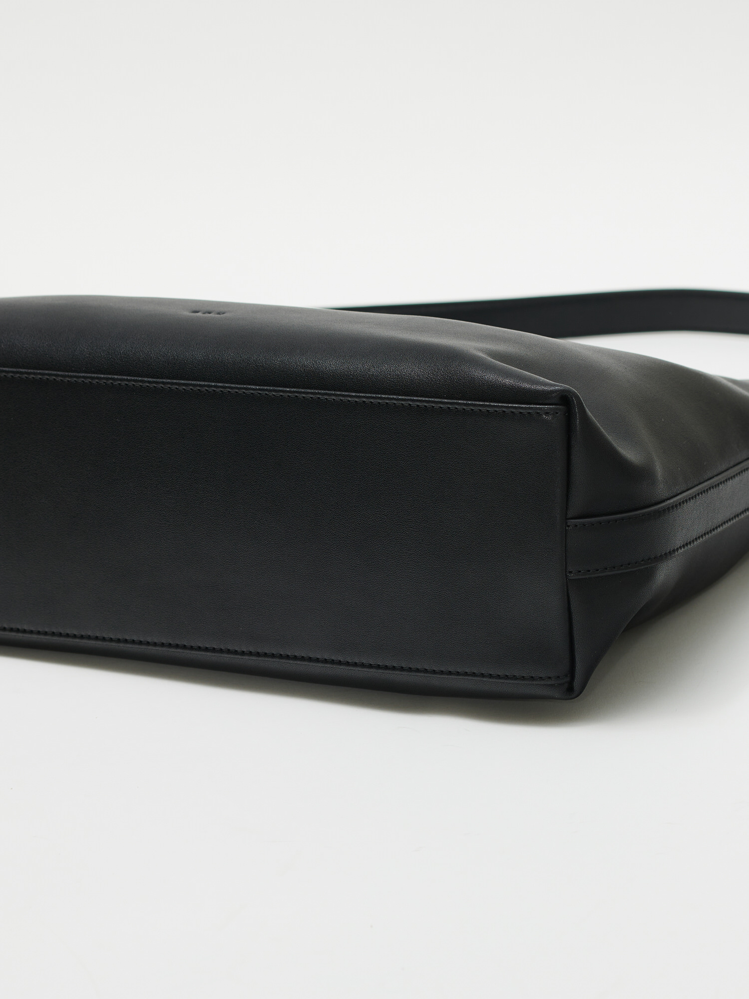 ROH SEOUL STORE - Pulpy hobo bag Black - ROH SEOUL