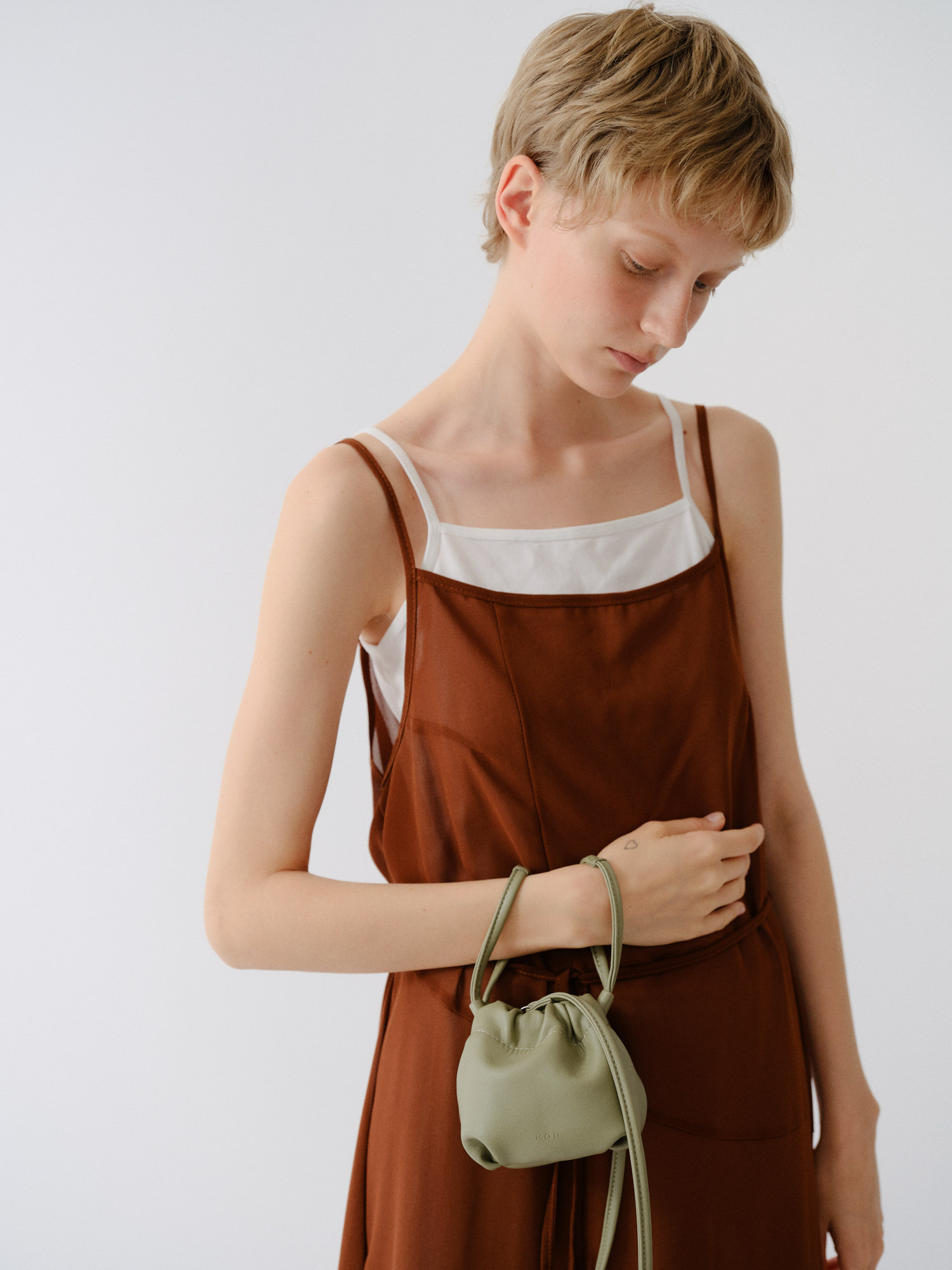 【ROHSEOUL】 Petite Goody bag / 2色 ROH SEOUL STORE - Petite Goody bag Olive grove - ROH SEOUL