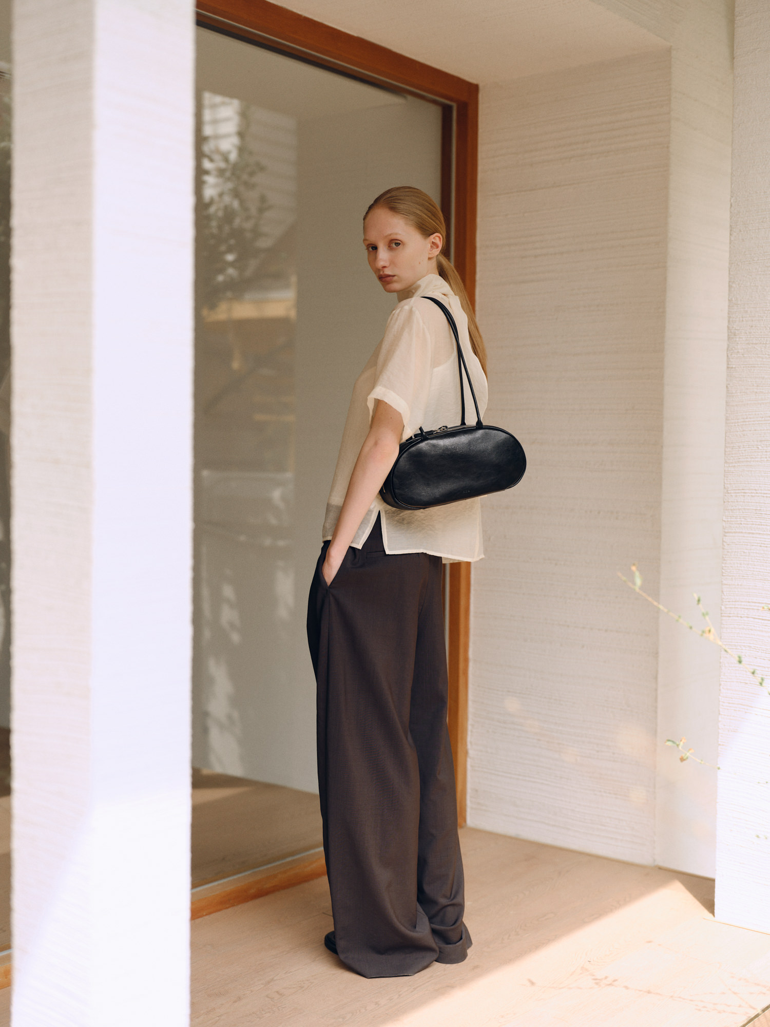 ROH SEOUL STORE - Medium Pebble shoulder bag Wrinkled Black ROH SEOUL STORE - Medium Pebble shoulder bag Wrinkled Black