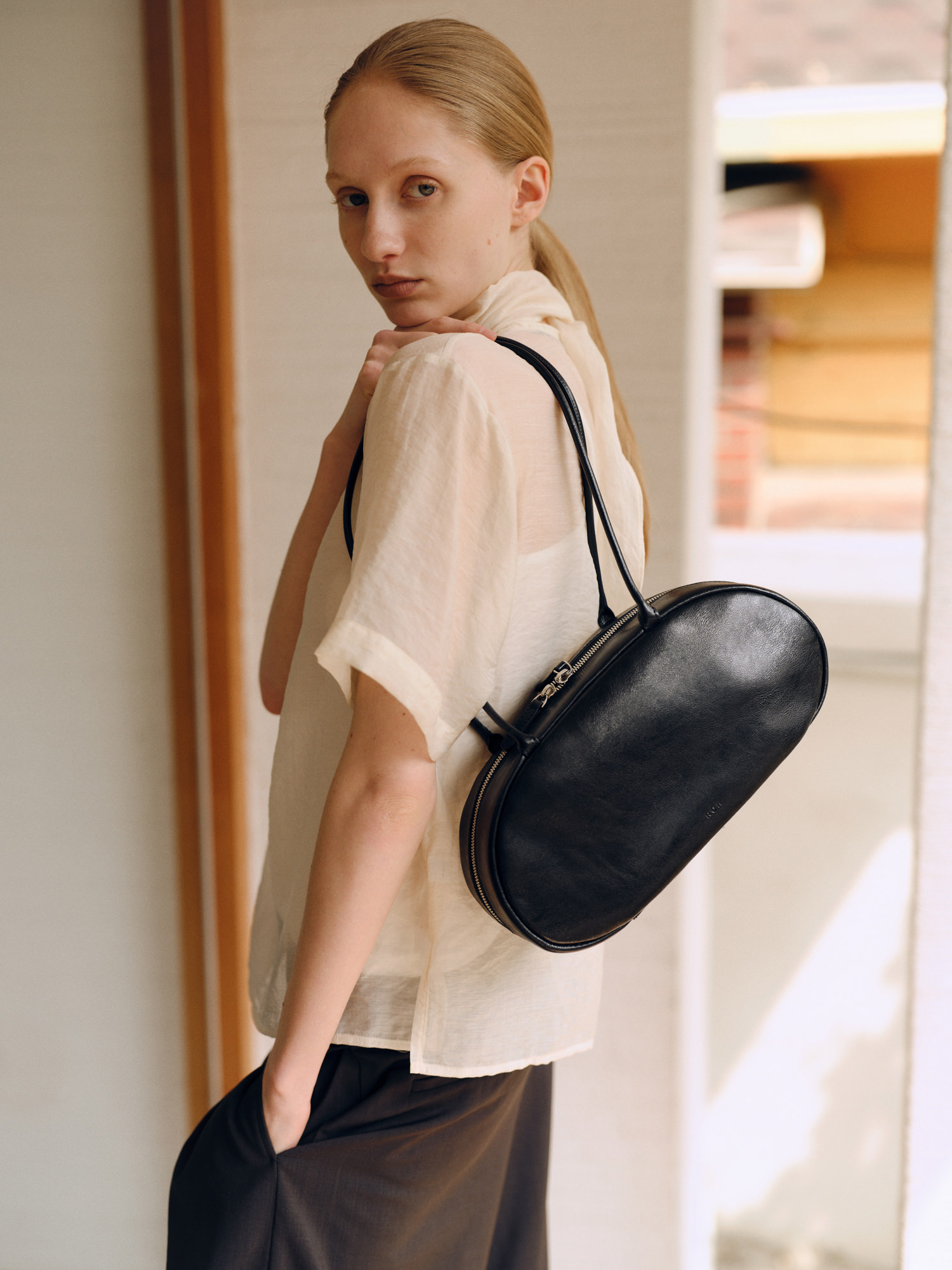 ROH SEOUL STORE - Medium Pebble shoulder bag Wrinkled Black