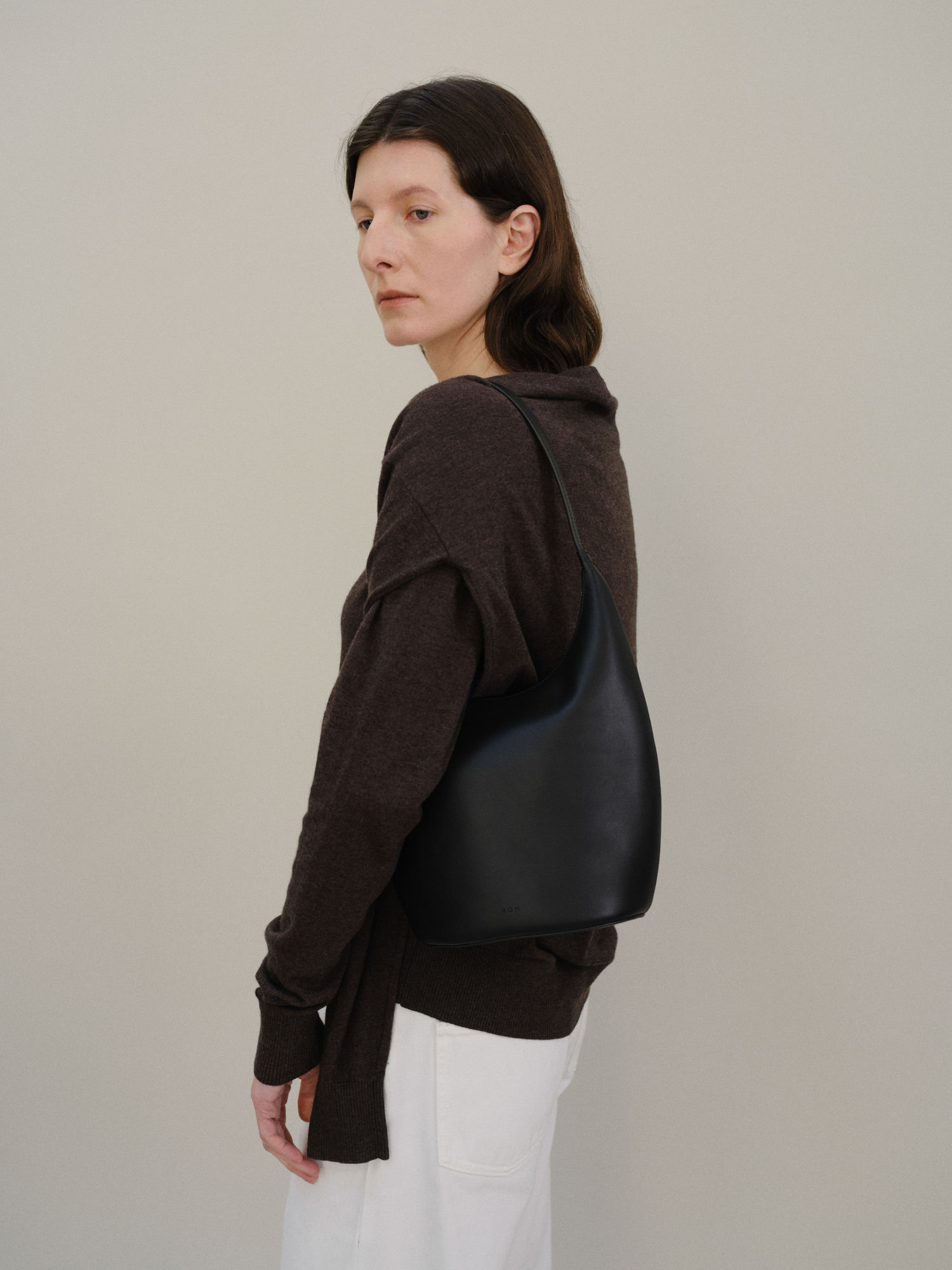 ROH SEOUL STORE - Medium Around hobo bag Black - ROH SEOUL