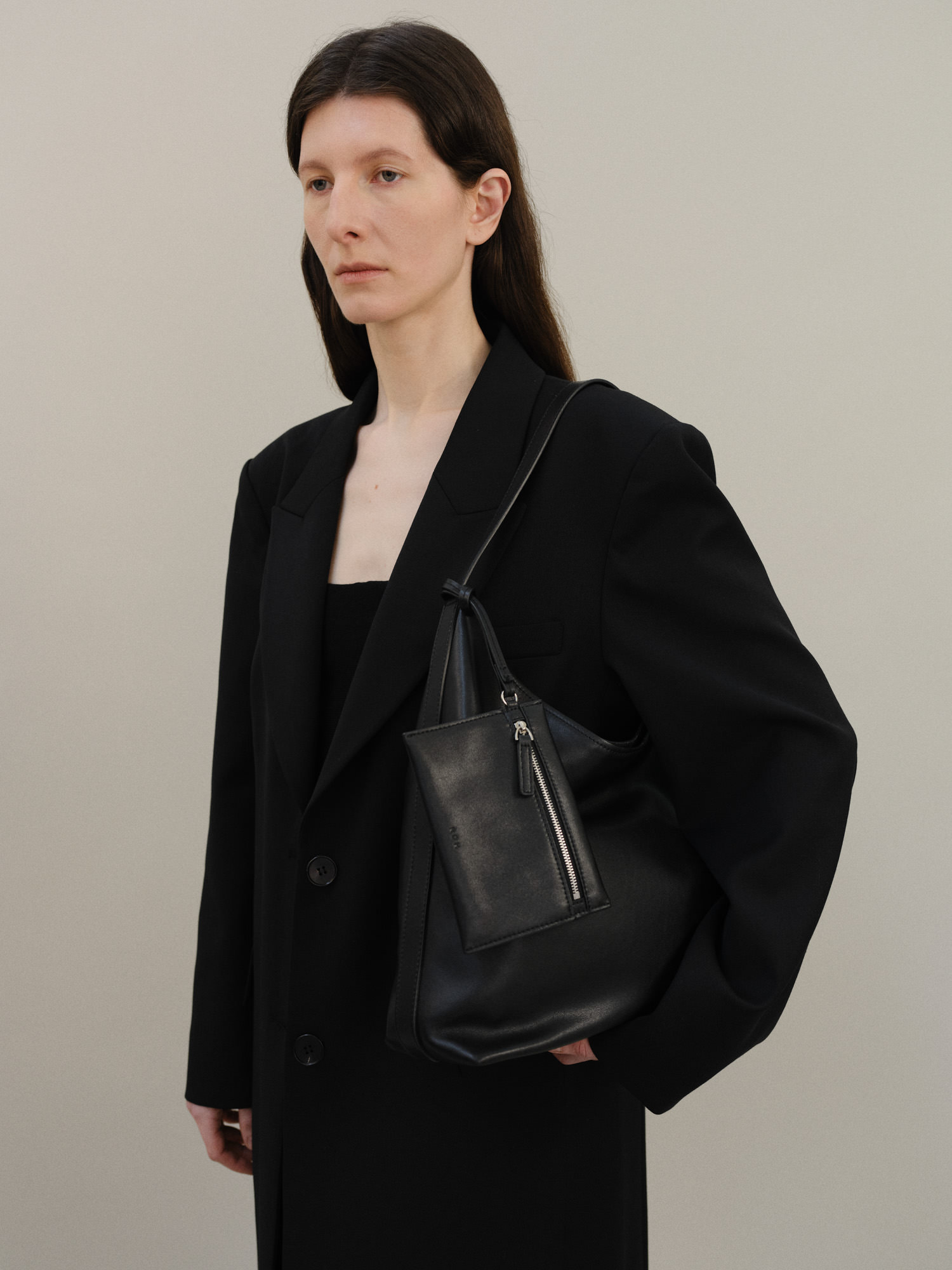 ROH SEOUL STORE - Pulpy hobo bag Black - ROH SEOUL