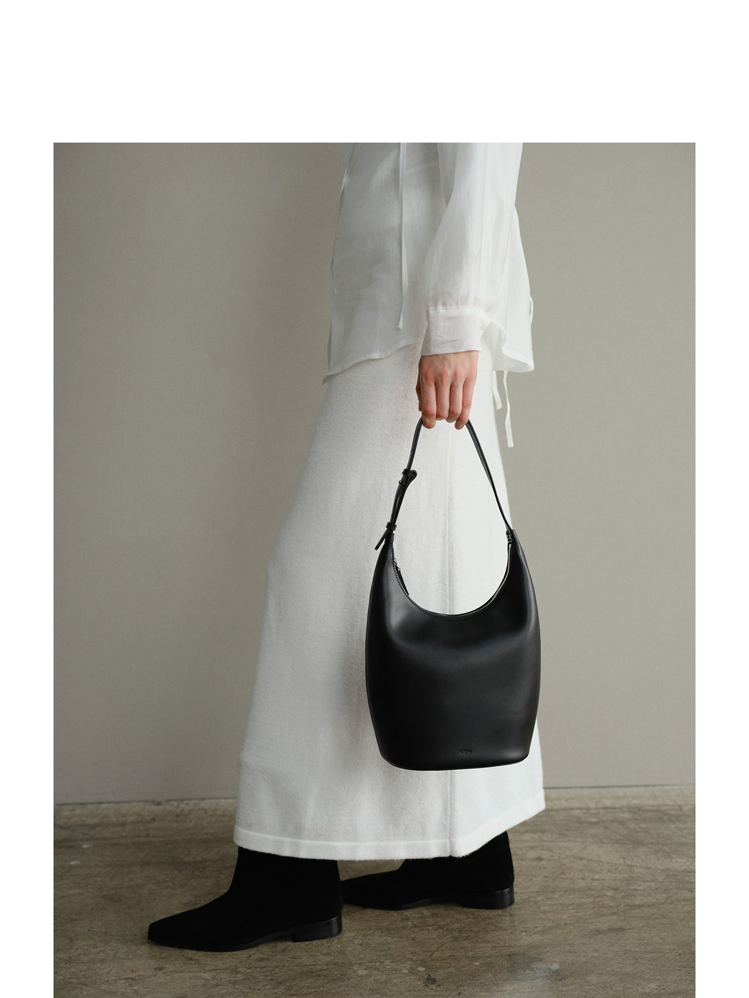 로서울(ROH SEOUL) Medium Around hobo bag Black - 사이즈 & 후기